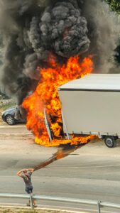 Dlatego pierwsze 24 godziny po zdarzeniu należy traktować jako kluczowy etap budowania materiału dowodowego. Działania podjęte w tym czasie mogą przesądzić o możliwości uzyskania odszkodowania albo znacząco utrudnić jego dochodzenie.