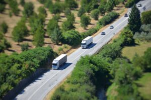 Branża transportowa w Europie przechodzi w ostatnich latach szereg przełomowych zmian, kolejne nadchodzą już 1 lipca. To właśnie od tego dnia zacznie obowiązywać kluczowy etap wdrażania unijnego Pakietu Mobilności, który definitywnie zrówna pod względem wymagań lekki transport międzynarodowy